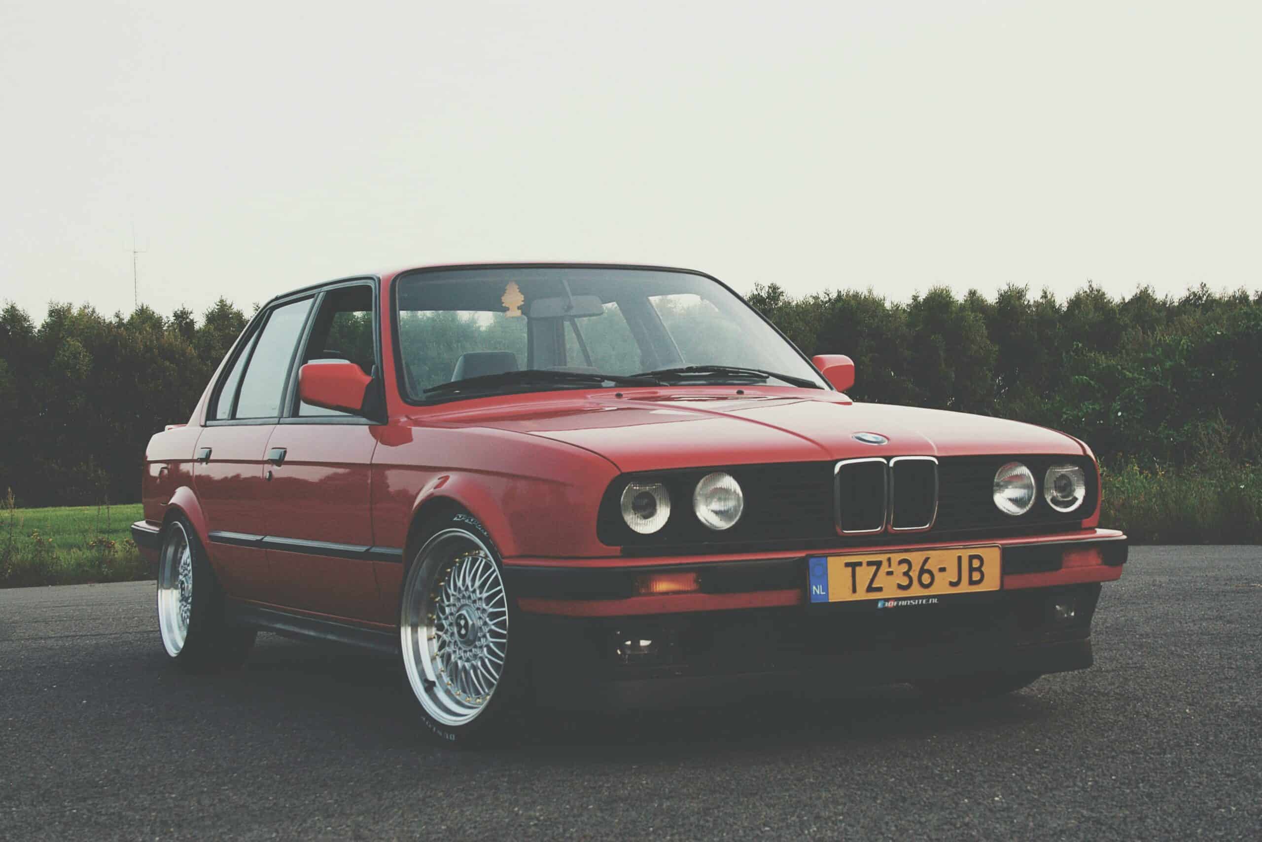 BMW E30 – Klassisk design og legendarisk køreglæde
