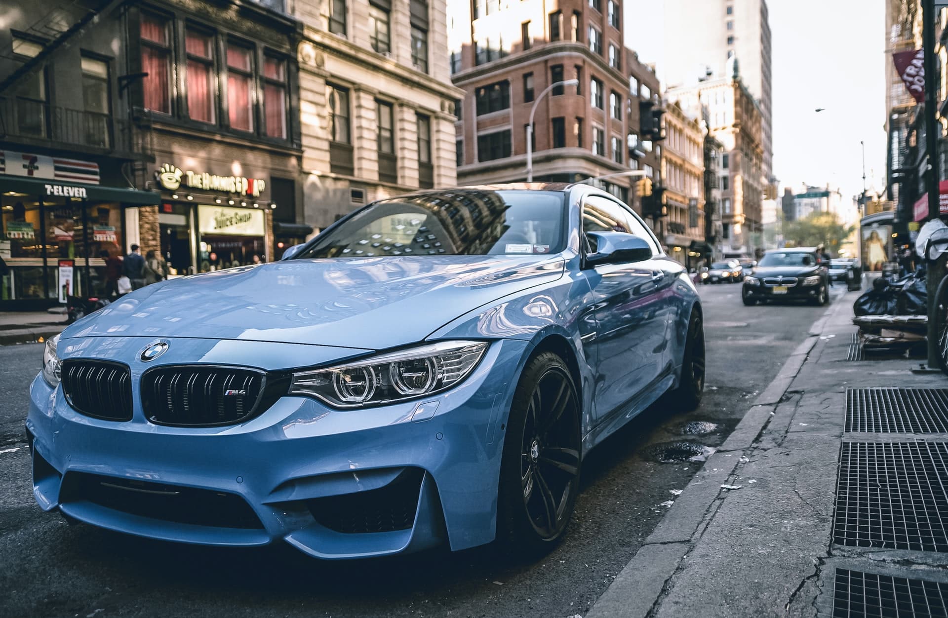 Skal en flot BMW stå hjemme i din garage?